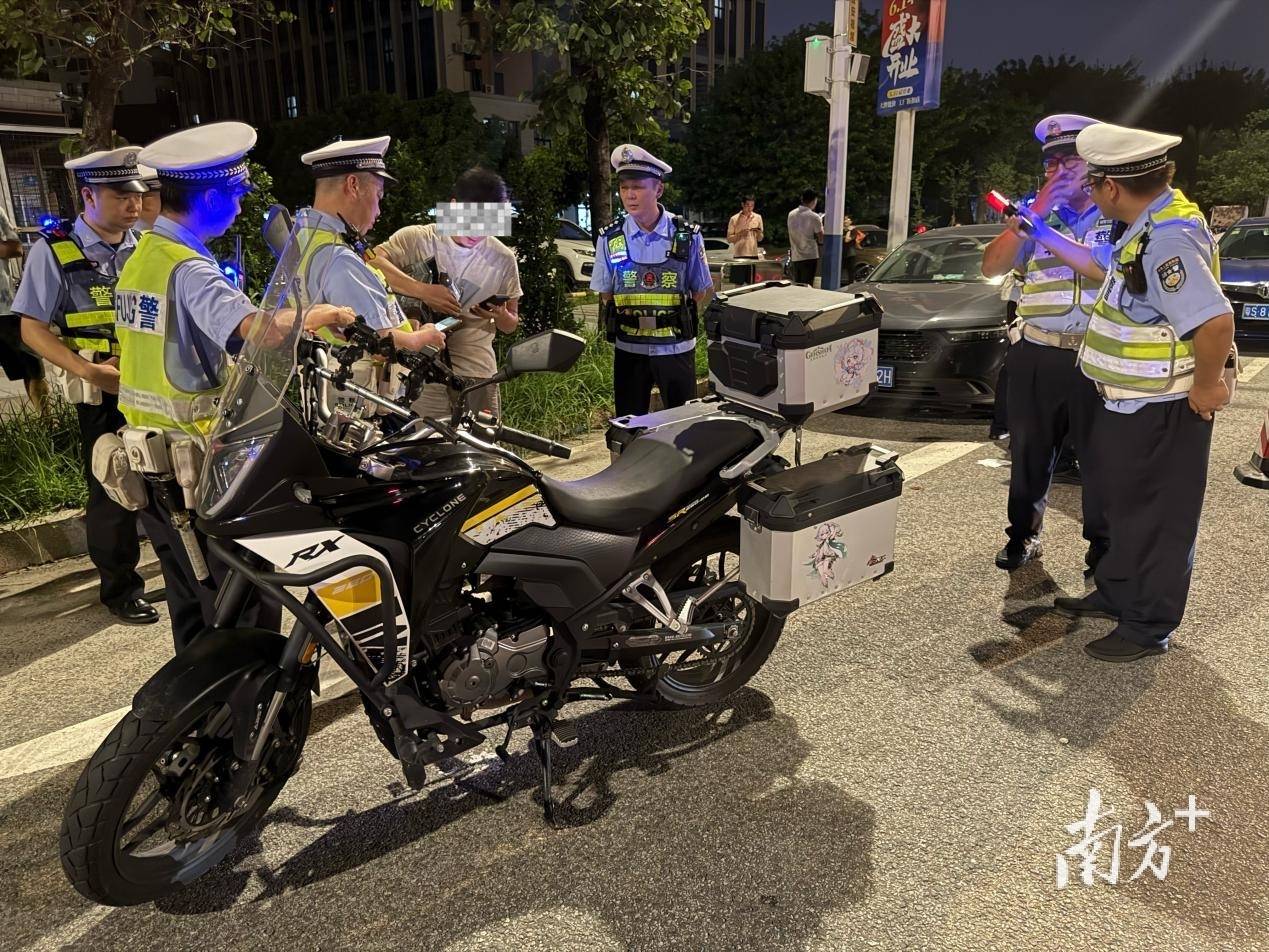 逢车必查！东莞交警严查交通违法行为