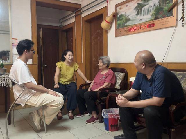 河南95后高校女辅导员“没苦硬吃”：暑假自驾1000公里家访，从电三轮到汽车，已坚持两年