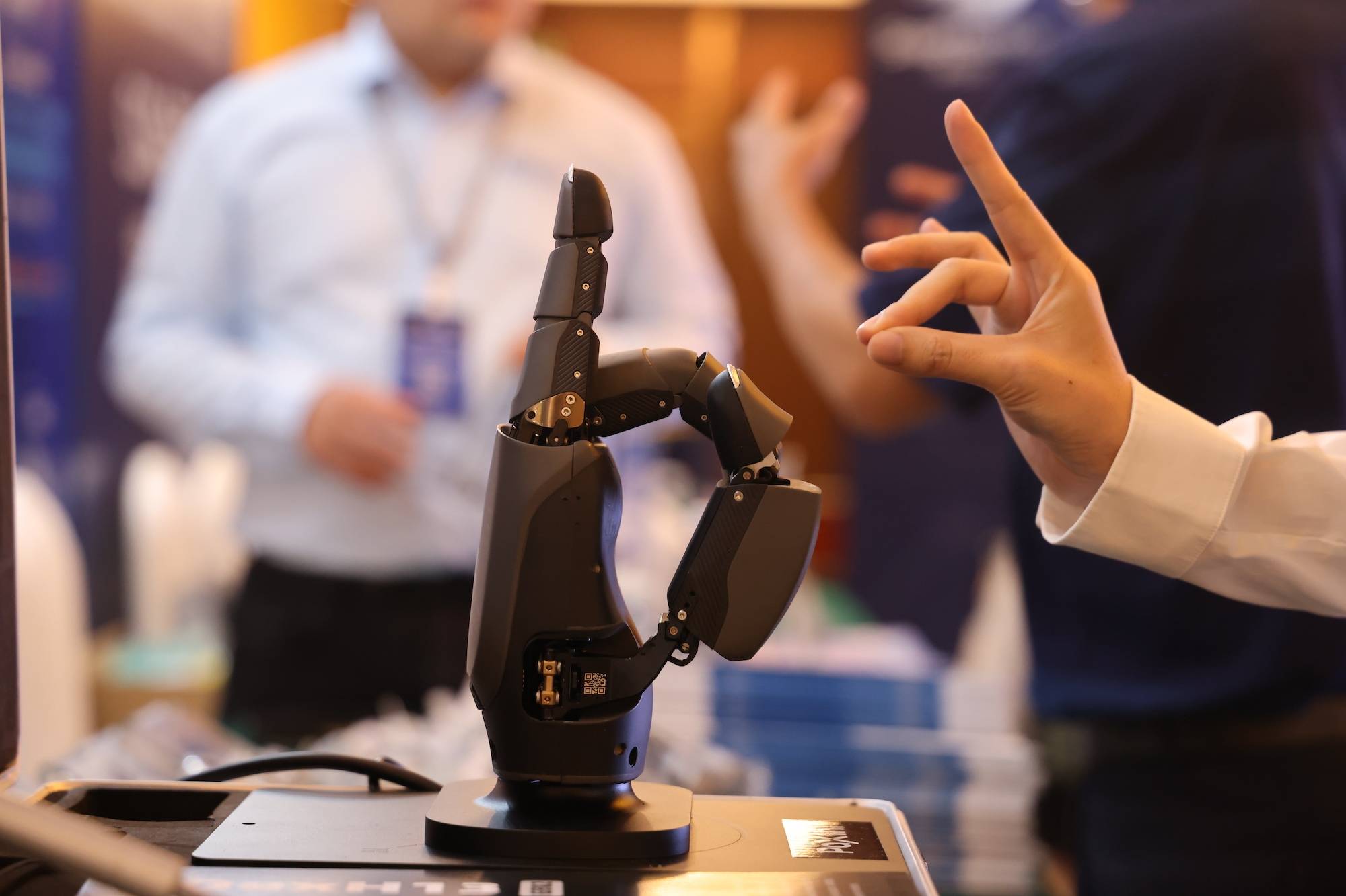 深圳上演“机器人觉醒秀”，听听大咖怎么说