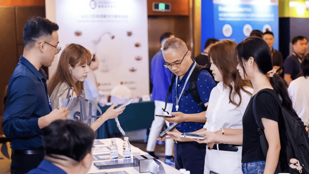 深圳上演“机器人觉醒秀”，听听大咖怎么说