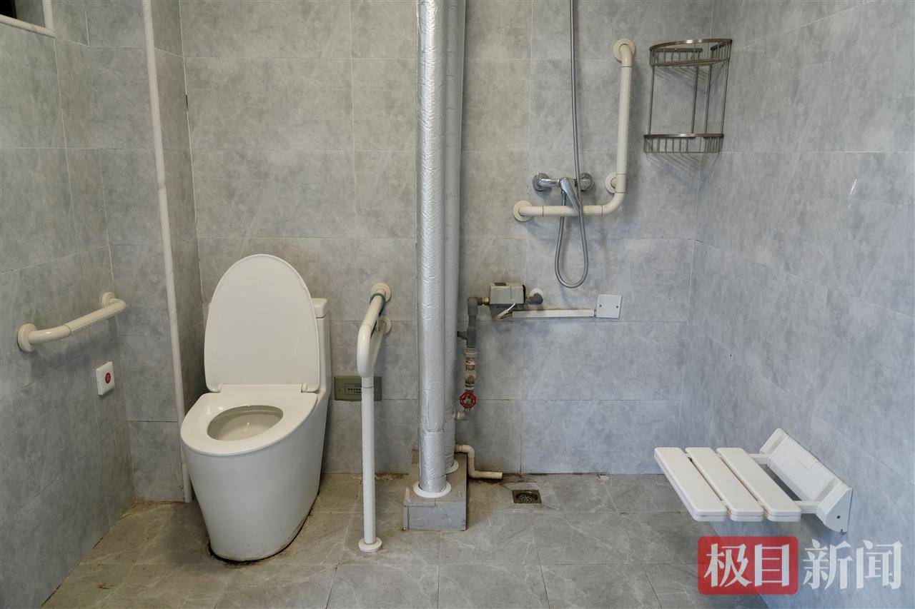 “玻璃娃娃”田艳青踏入武大校园！校方准备无障碍宿舍，母亲能同寝陪读