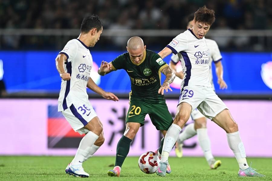 临时调整中超赛程引发连锁反应，足协与中足联的不专业不应由俱乐部“埋单”