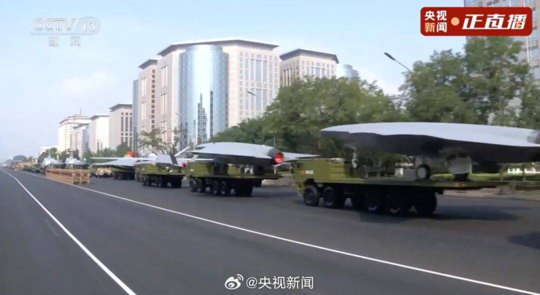 歼20S、DF61导弹,震撼亮相!三支兵种首次亮相天安门广场,空中梯队战机起飞