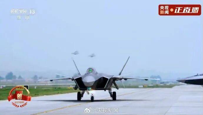 歼20S、DF61导弹,震撼亮相!三支兵种首次亮相天安门广场,空中梯队战机起飞