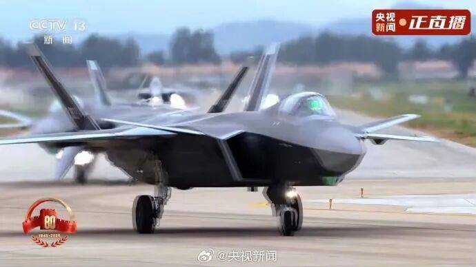 歼20S、DF61导弹,震撼亮相!三支兵种首次亮相天安门广场,空中梯队战机起飞