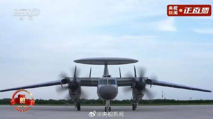 歼20S、DF61导弹,震撼亮相!三支兵种首次亮相天安门广场,空中梯队战机起飞