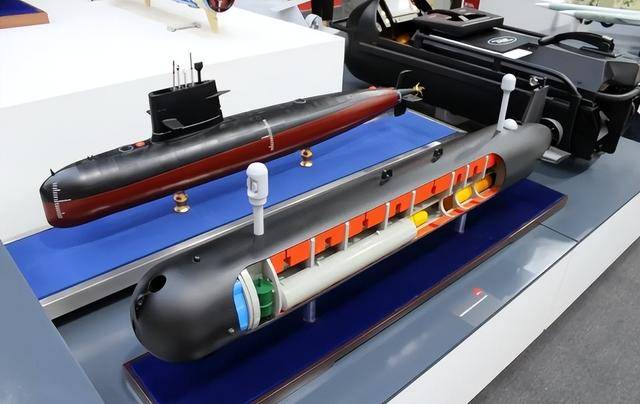 比俄核鱼雷更智能，“深海幽灵”亮相阅兵场，我军拒止再添利器