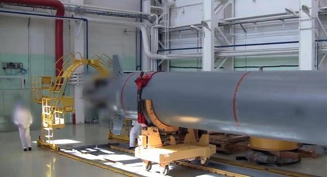 比俄核鱼雷更智能，“深海幽灵”亮相阅兵场，我军拒止再添利器