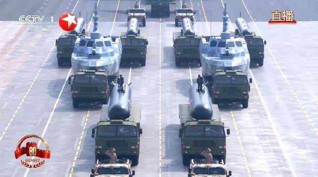 比俄核鱼雷更智能，“深海幽灵”亮相阅兵场，我军拒止再添利器