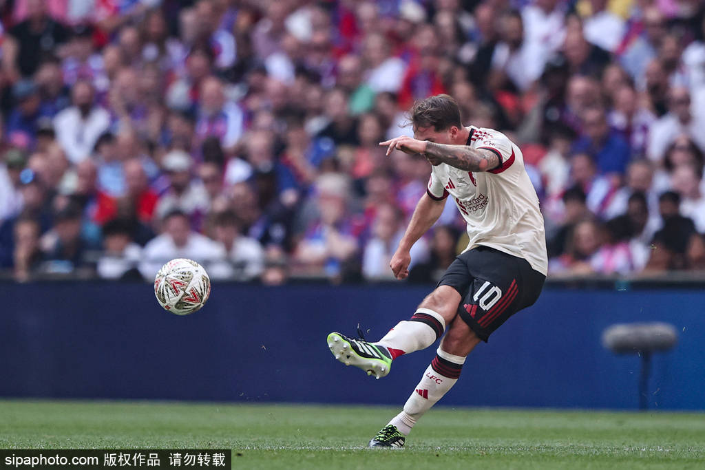 怒了!萨拉赫硬刚利物浦球迷:庆祝新援可以,但别贬低冠军功臣