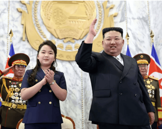 金正恩女儿首登国际舞台,引爆接班传闻!英国首相被架空,工党内斗成全武行…