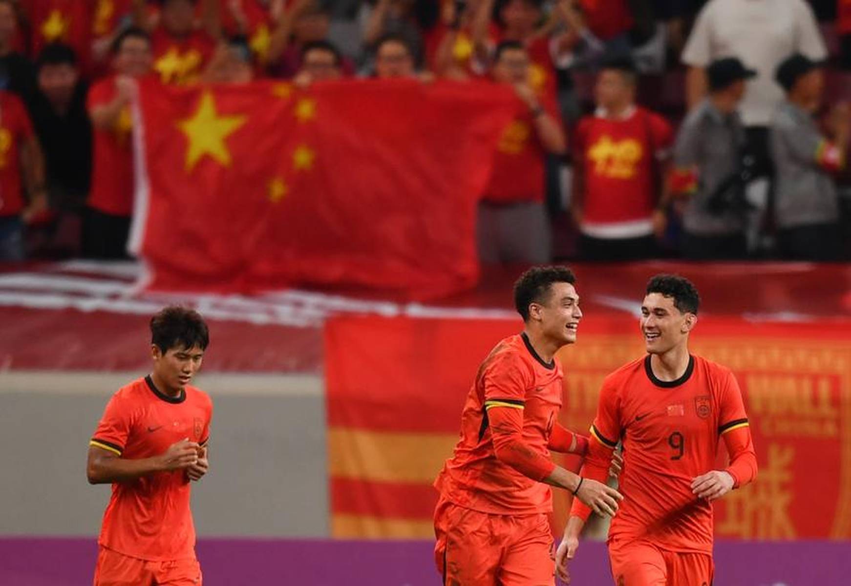 热议U22国足险胜东帝汶:被恶心到了 身体挺壮脑子不行