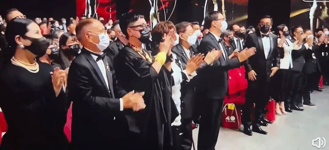 考古|89岁谢贤现身依旧时髦！与小49岁女友分手后开搞事业，疑已交代后事的他太潇洒