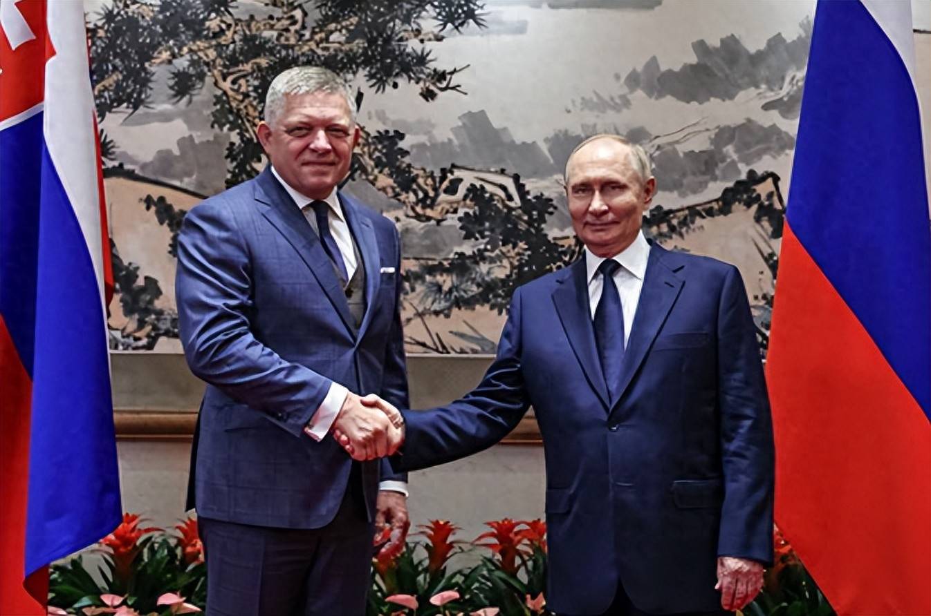 唯一登上天安门的北约领导人,大胆发声,普京面前点名批评26国盟友!