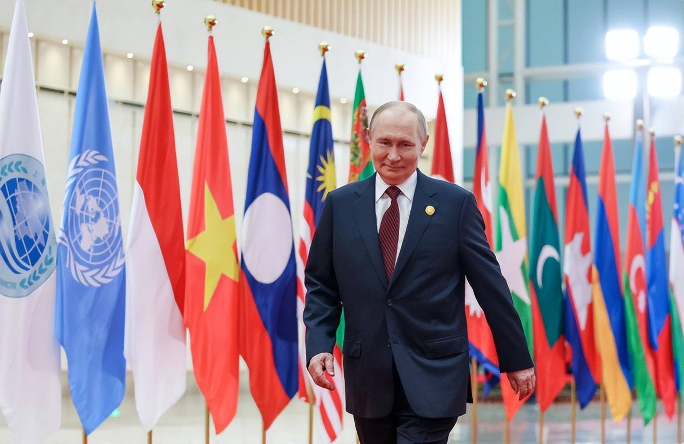 唯一登上天安门的北约领导人,大胆发声,普京面前点名批评26国盟友!