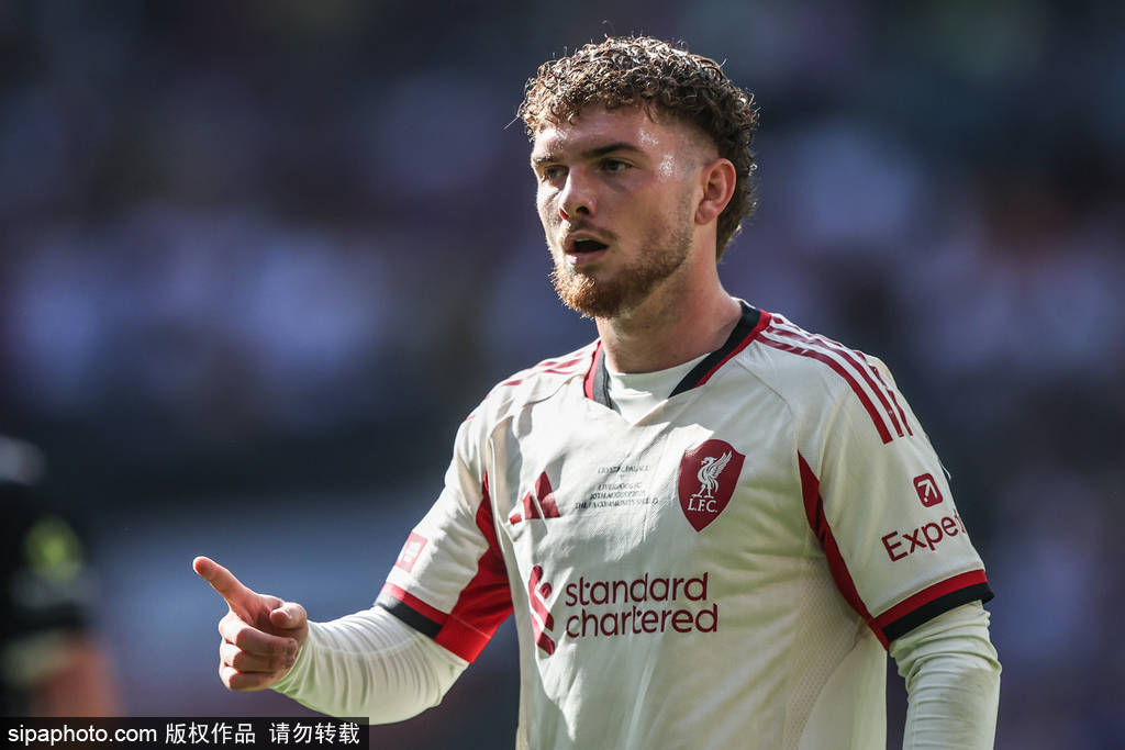 萨拉赫告别埃利奥特:拥有你是维拉的幸运,你肯定能成就伟大事业