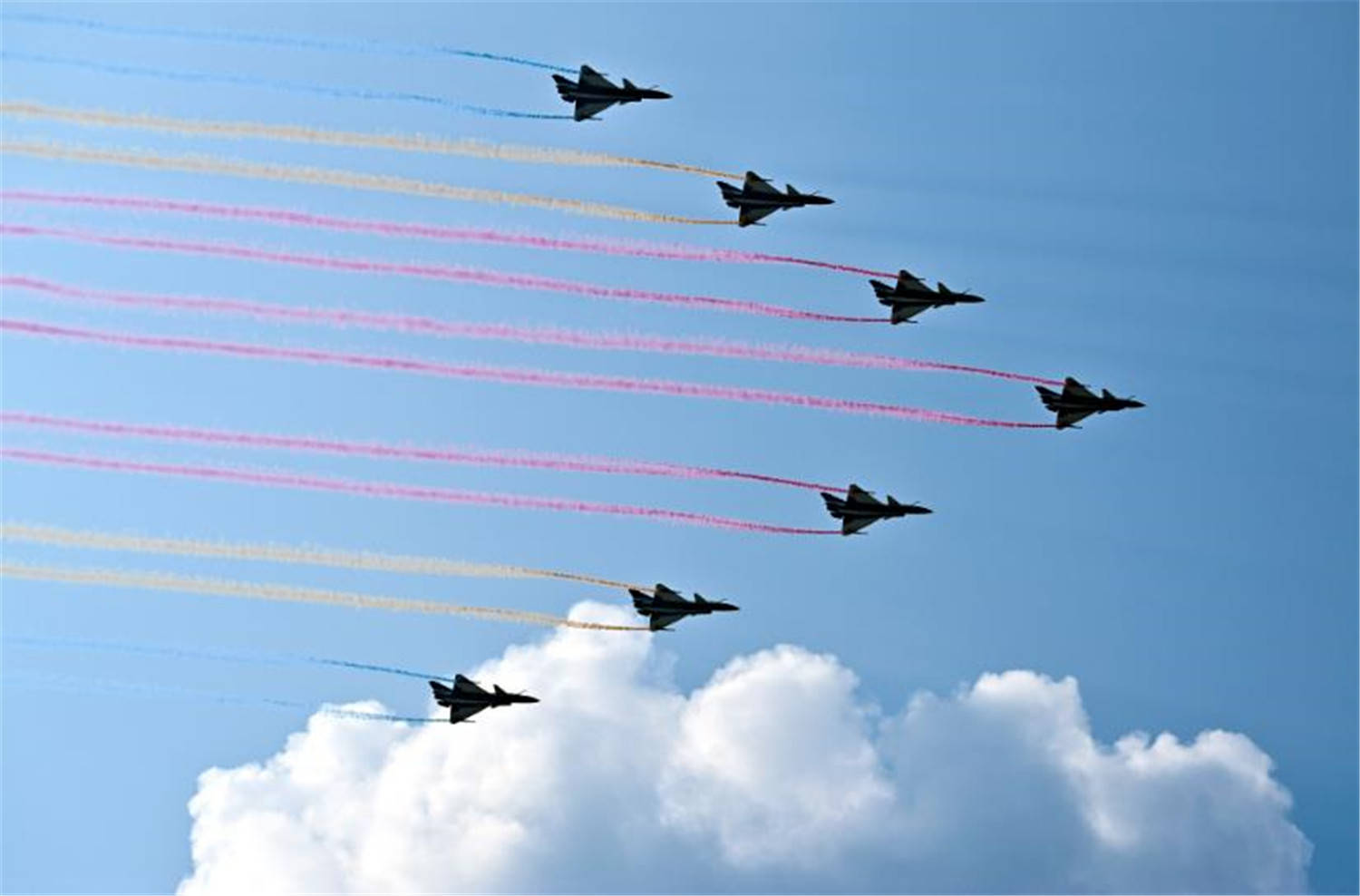 第1个说阅兵坏话的国家出现,果然是它,解放军被逼出动,不惯着