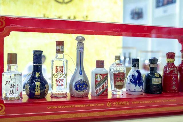 “小甜水”扎堆，五粮液们盯上了年轻人