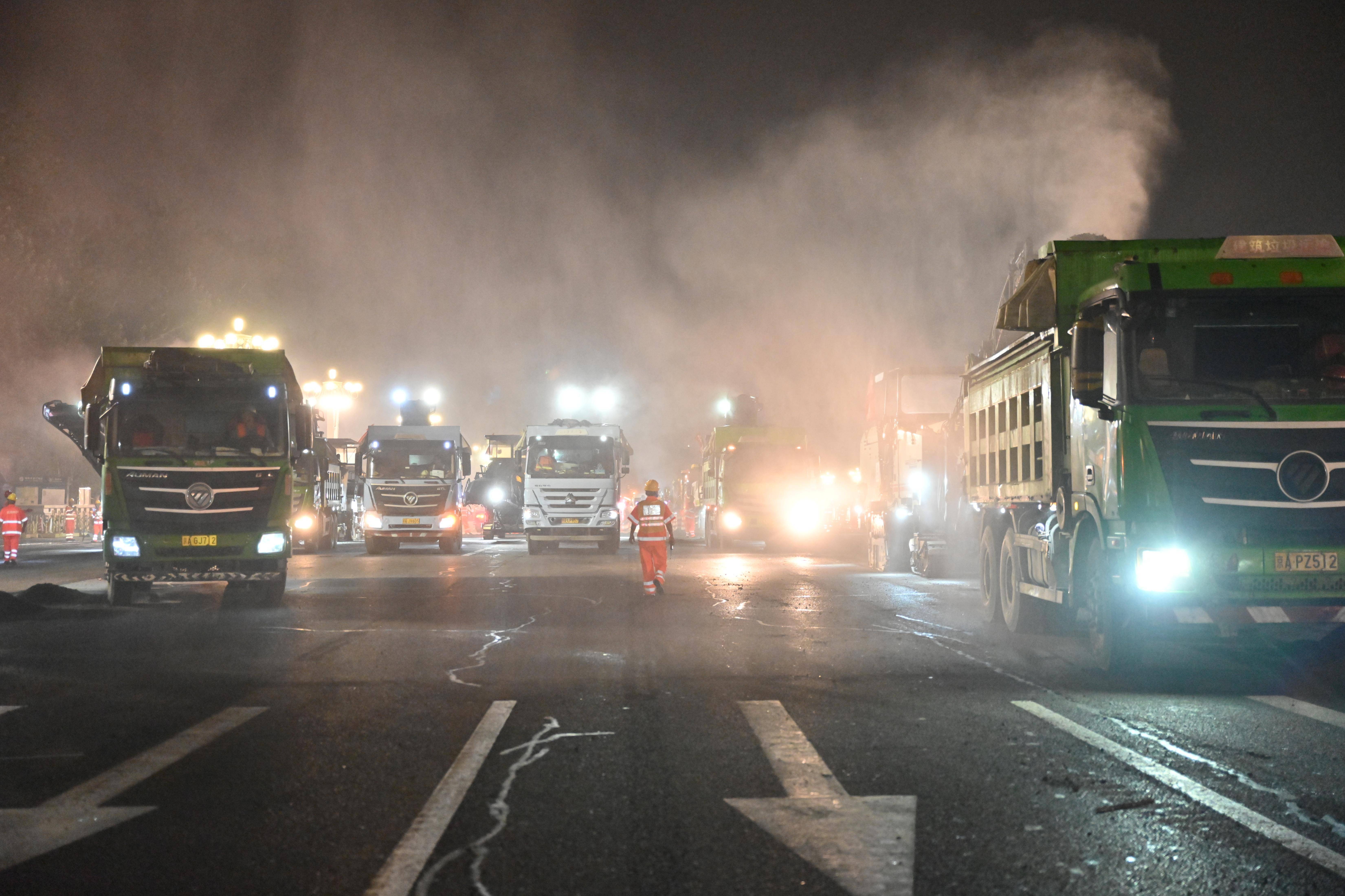 “中国速度”提前“受阅”!长安街路面35小时焕然一新