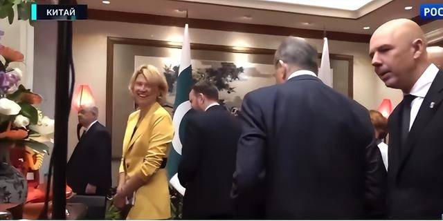 在普京下榻住所,拉夫罗夫询问“拉布布在哪”