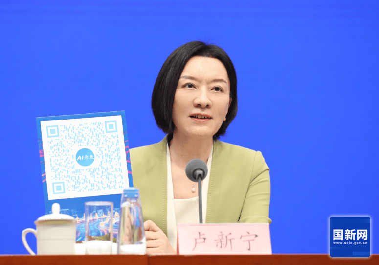 广西壮族自治区党委常委、副主席卢新宁,带来一个二维码