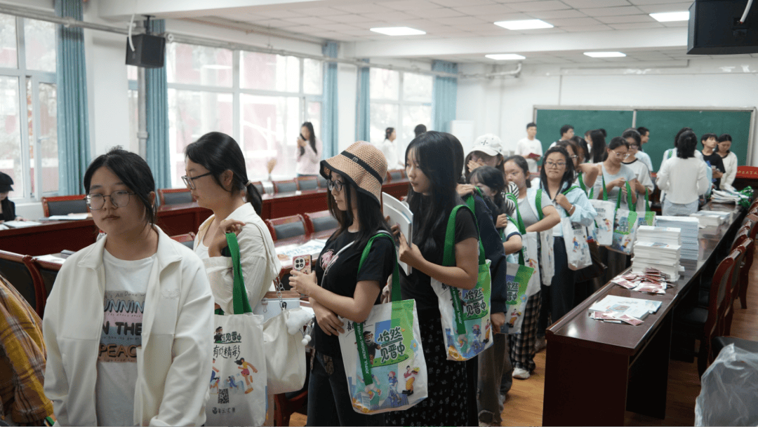 山西省晋中市为11万新生送出开学大礼包