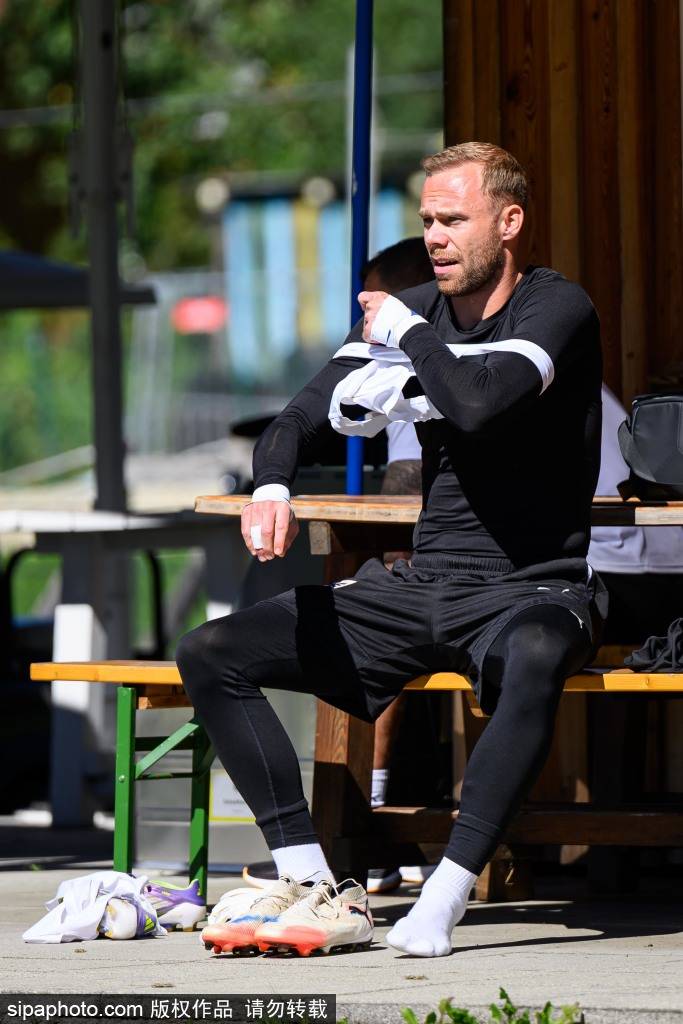 更衣室疯狂庆祝！狂喜的不是中国男足0-0出线，而是安东尼奥的发言，默契球实锤了