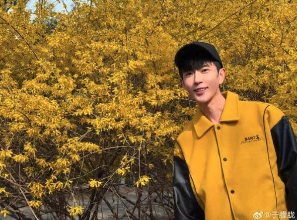 演员于朦胧被传坠楼,朋友发声:给他打了电话,关机。发了微信也没回我,朋友圈这几天都没有更新