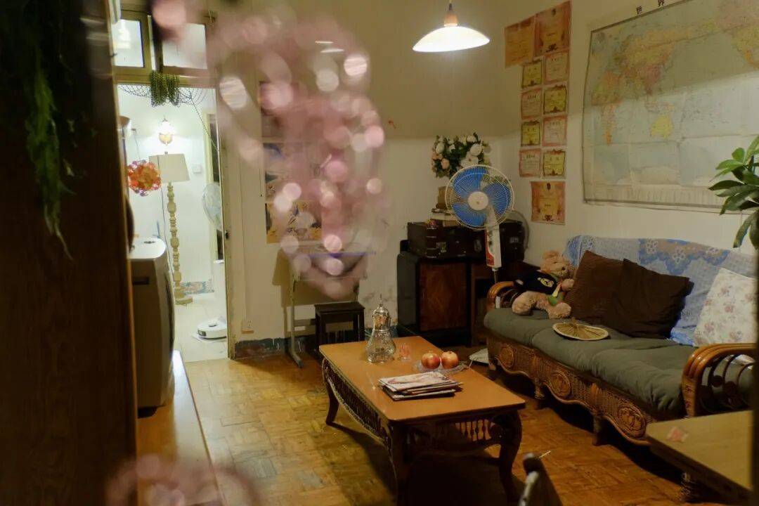 突然爆火！“00后”姑娘靠杭州居民房月入过万！每月来五六波……