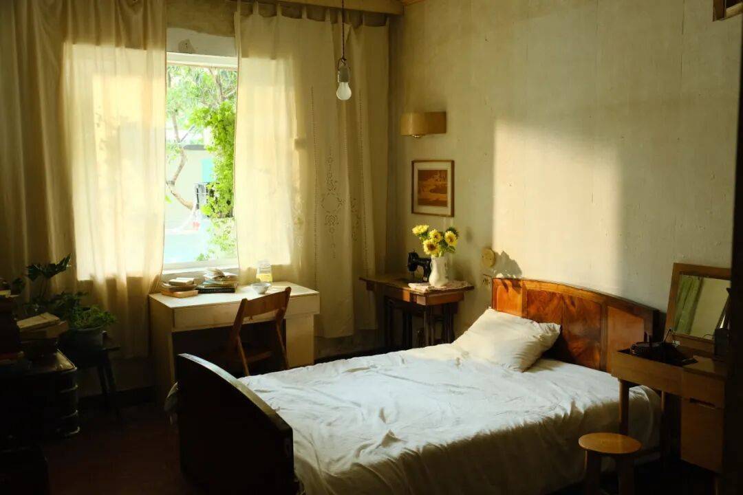 突然爆火！“00后”姑娘靠杭州居民房月入过万！每月来五六波……