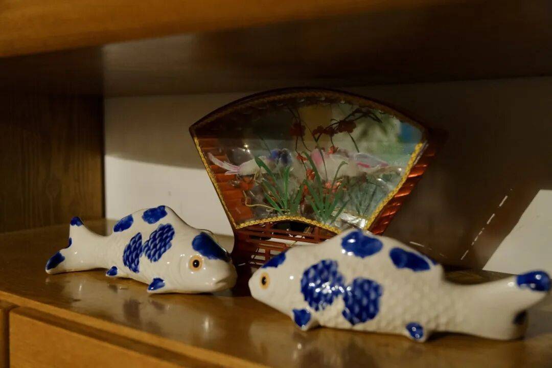 突然爆火！“00后”姑娘靠杭州居民房月入过万！每月来五六波……