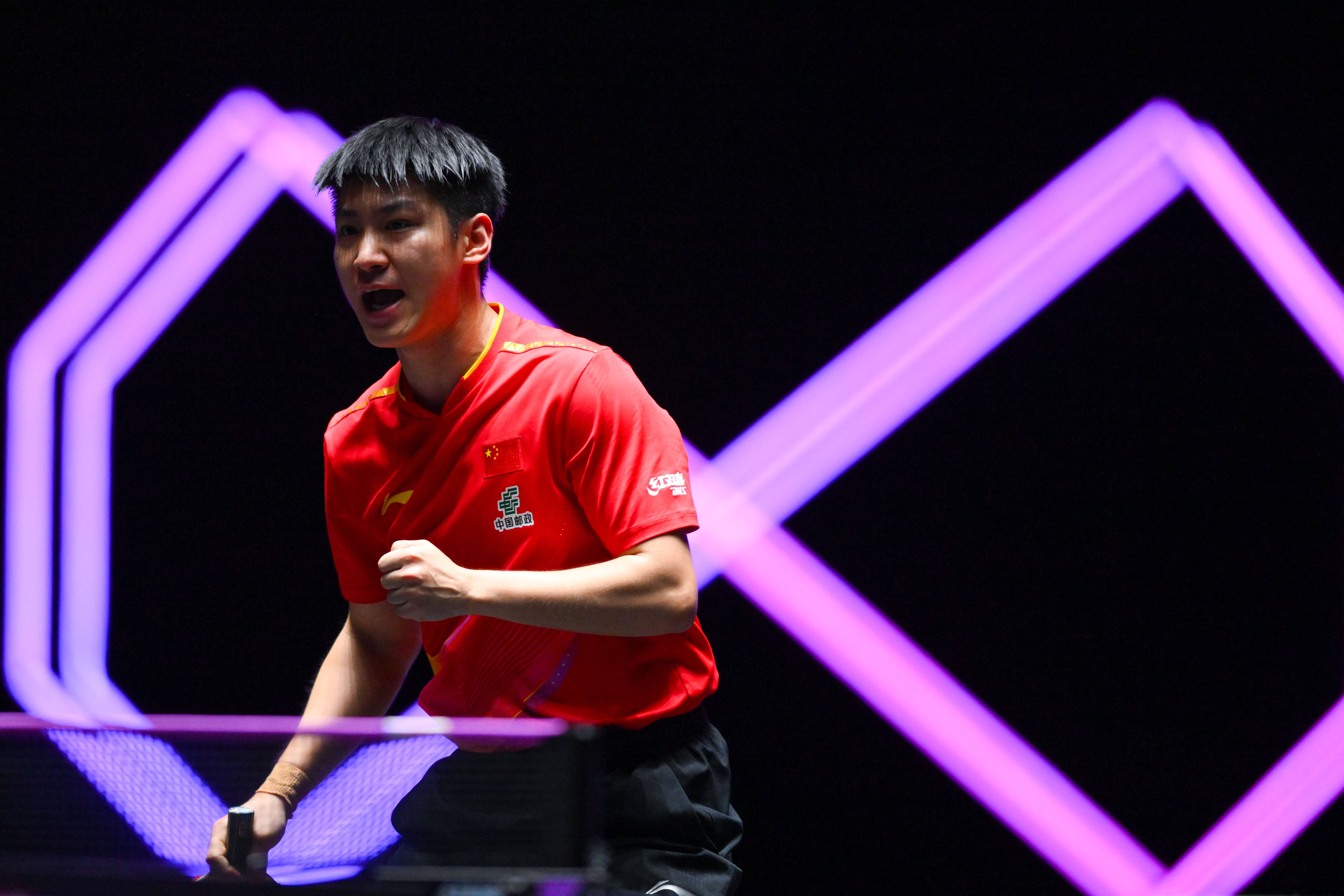 (体育)乒乓球——WTT澳门冠军赛:薛飞淘汰张本智和 晋级男单16强