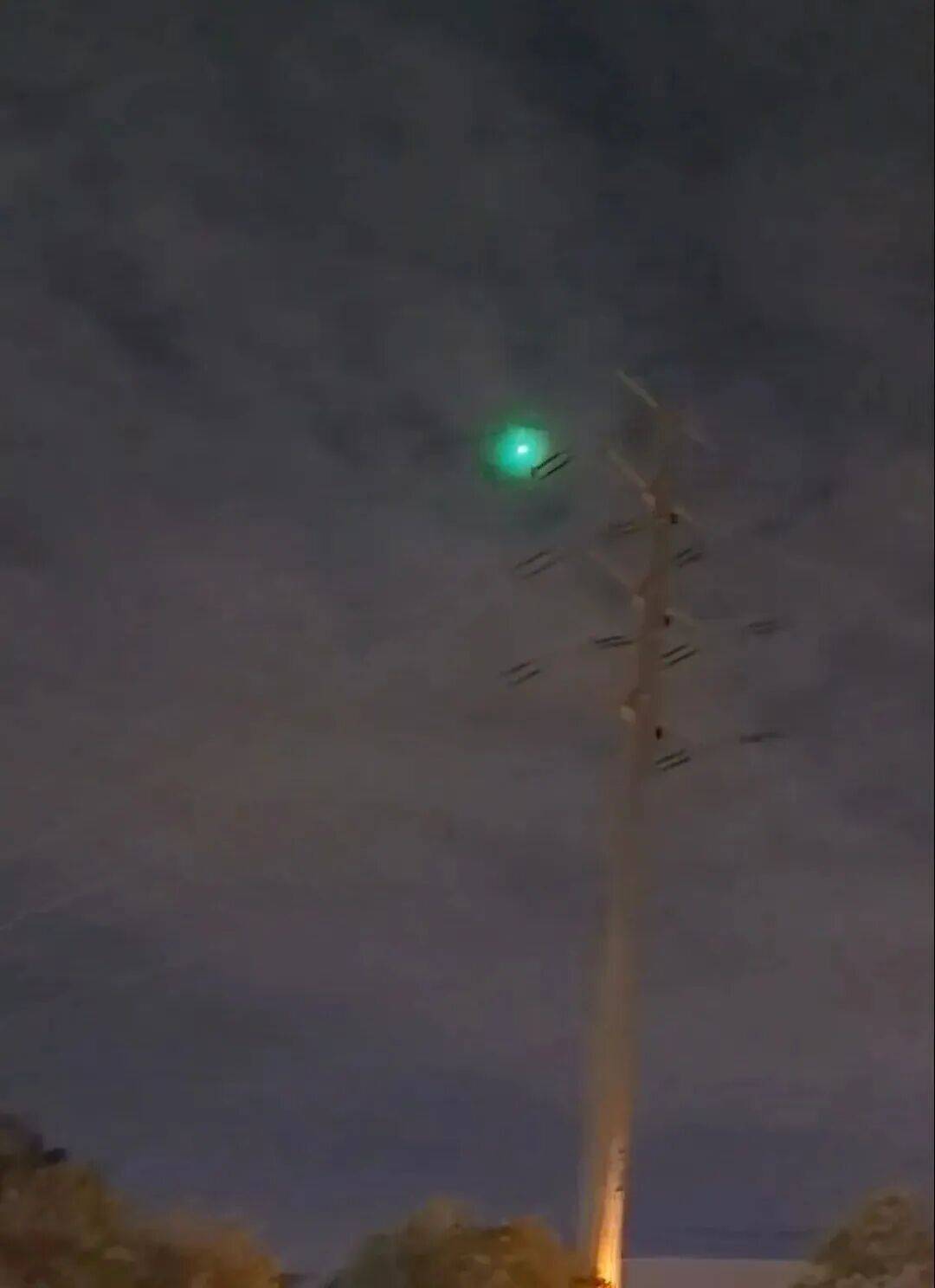 多地现不明飞行物,“速度极快”,最新回应