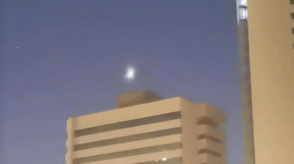 多地现不明飞行物,“速度极快”,最新回应