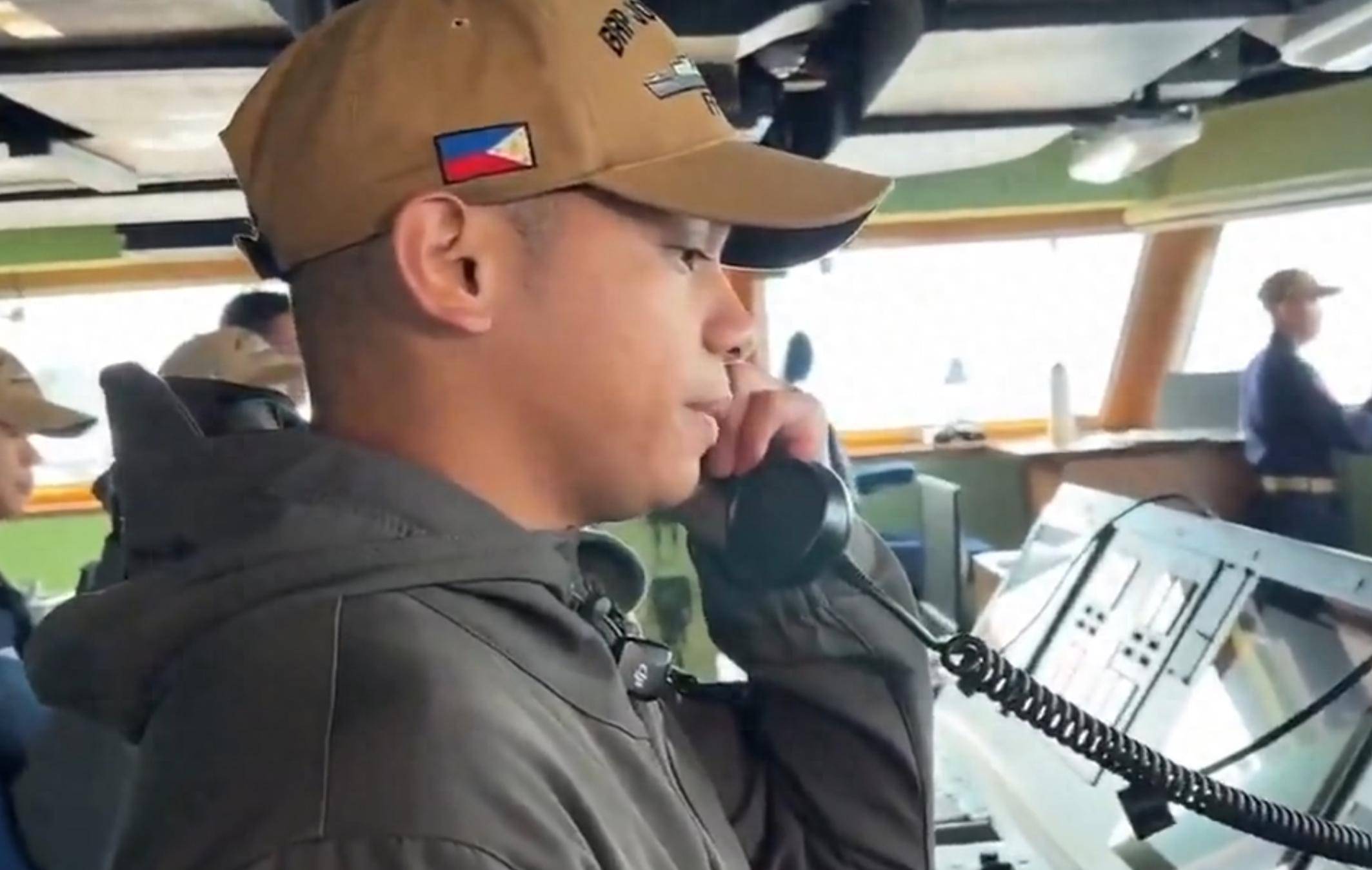 距离仅剩65公里！054A舰艇紧逼菲律宾海岸线，马尼拉湾西侧发生激烈对峙！