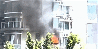 深圳一小区突发起火,现场浓烟滚滚