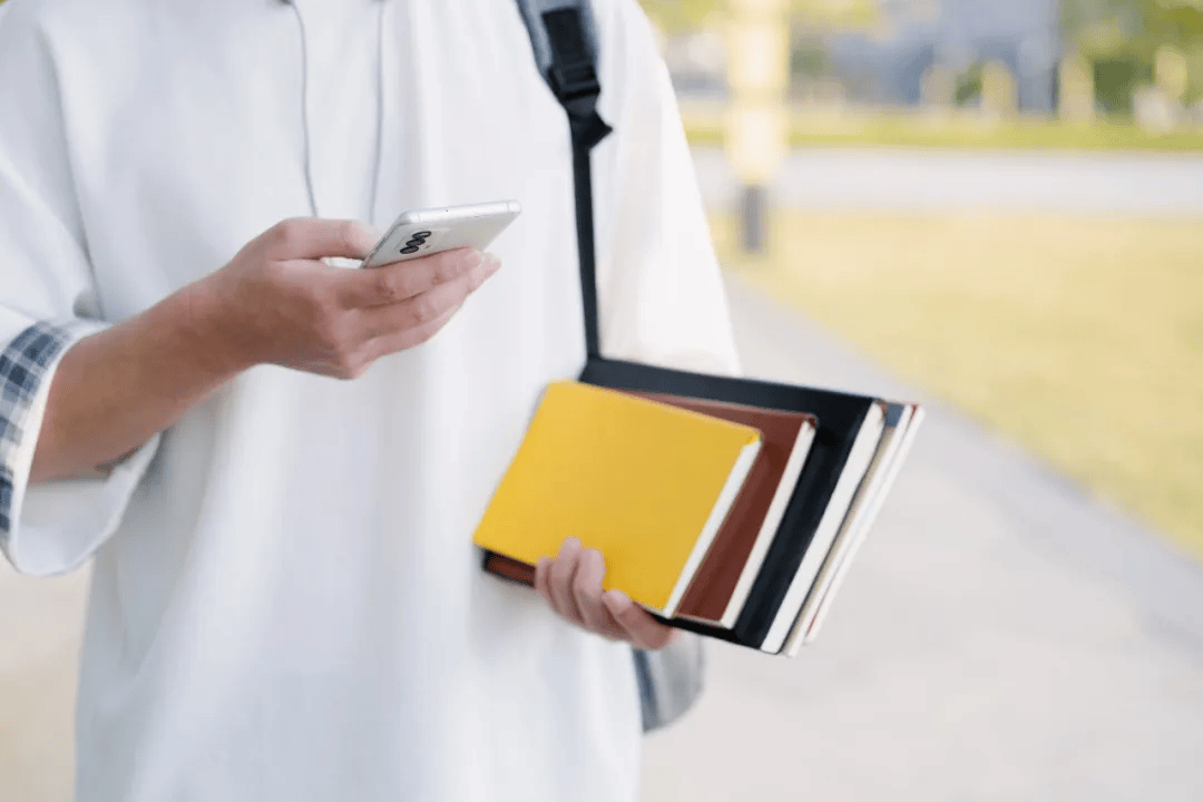 国安部:有人以“日薪800”诱骗大学生拍摄军用机场