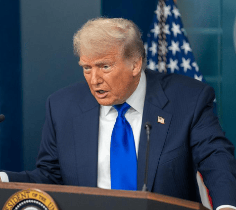 历史性一幕发生，中国货轮将试航北极航道，美国又失去一张重要底牌！外交部表态了