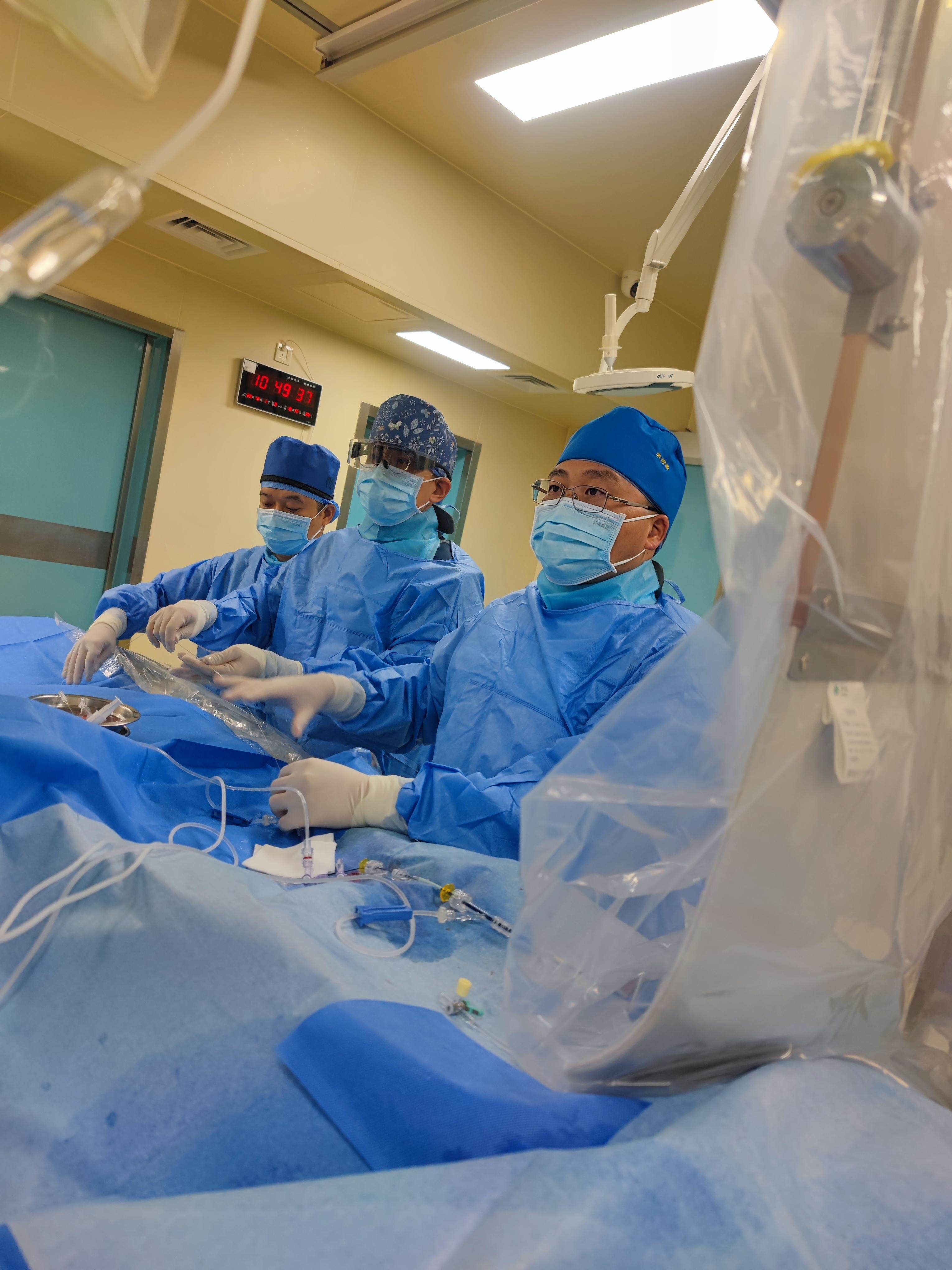 节假日过度劳累引危机！75岁老人突发脑动脉瘤微出血！珠江医院脑血管病外科紧急手术