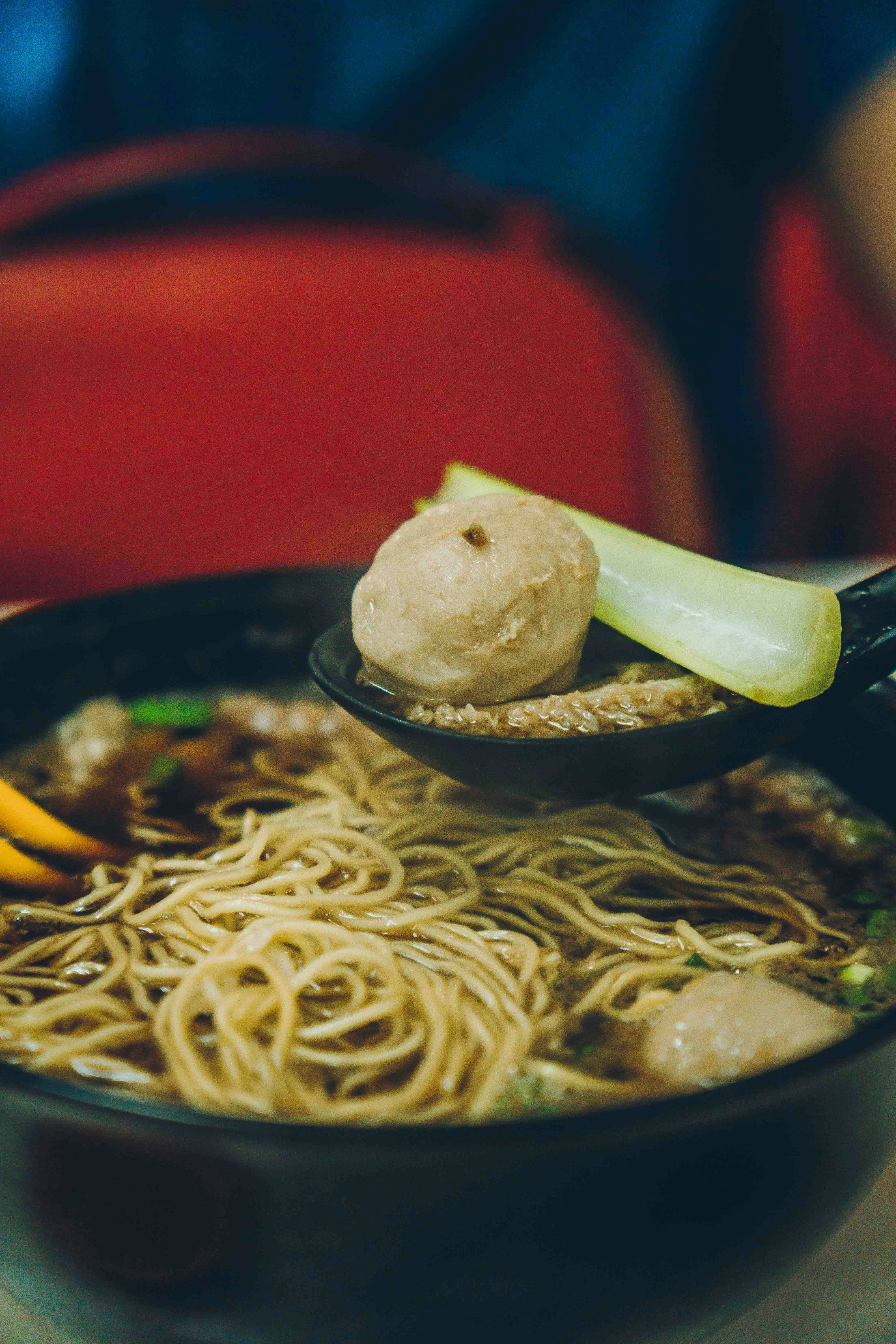 江西浮梁‘螺王哥’：一碗螺蛳粉出圈，吃出县城美食新流量！