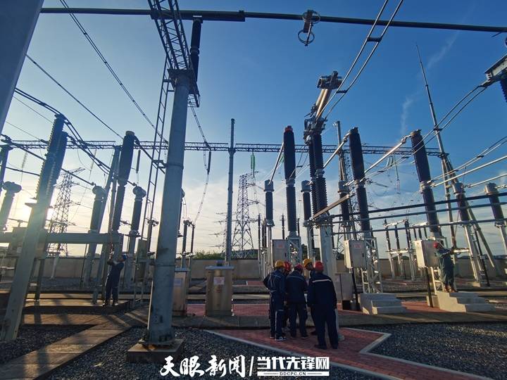 国庆中秋假期 贵州3000余名电网工人坚守建设一线