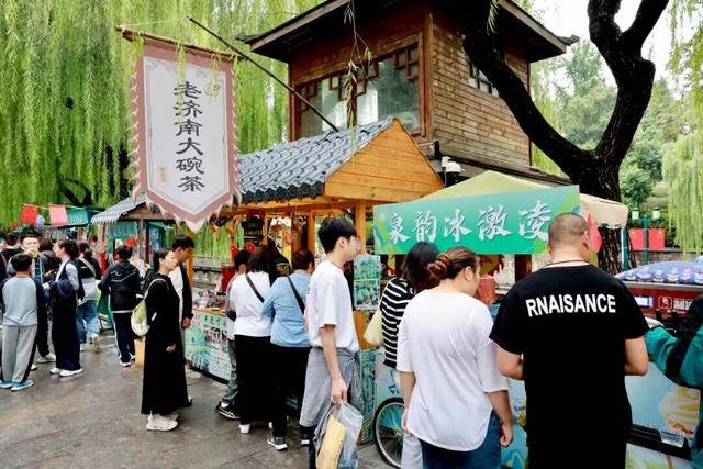 秋色满城 历下有约丨护城河畔美出圈!解锁历下限定秋日浪漫