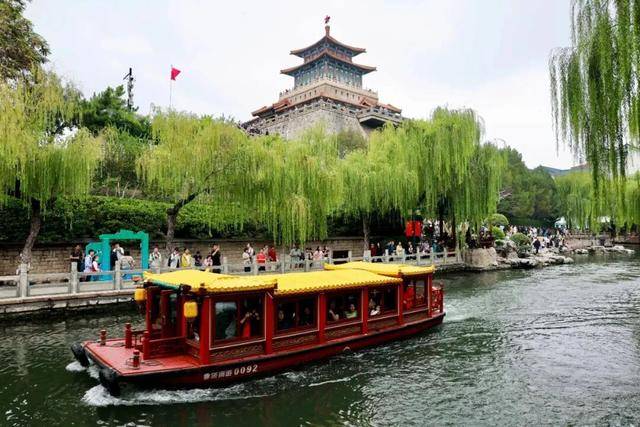 秋色满城 历下有约丨护城河畔美出圈!解锁历下限定秋日浪漫