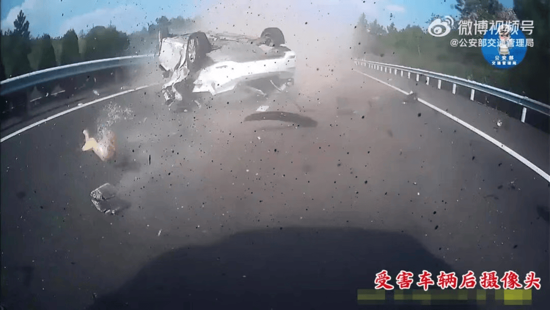 “我撒谎天打雷劈!”男子高速突然强行变道致翻车,反诬赖对方