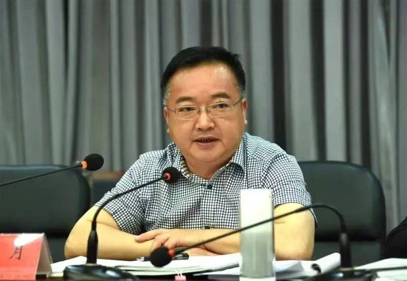 结交政治骗子,对抗组织审查,李明月被“双开”