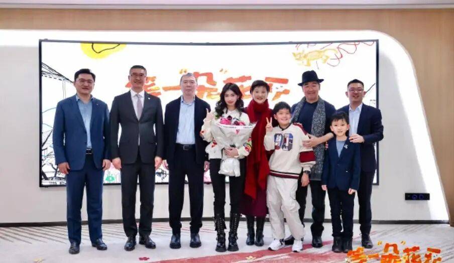 考古|冯小刚带女儿去陈思诚工作室!开个人账号还读影视专业,她也要“女承父业”吗?