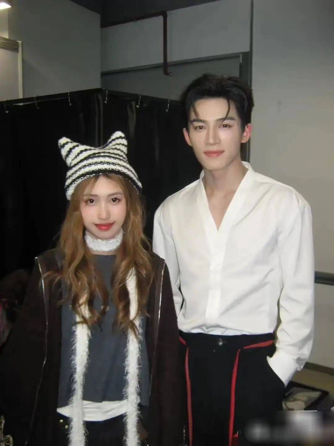 考古|冯小刚带女儿去陈思诚工作室!开个人账号还读影视专业,她也要“女承父业”吗?