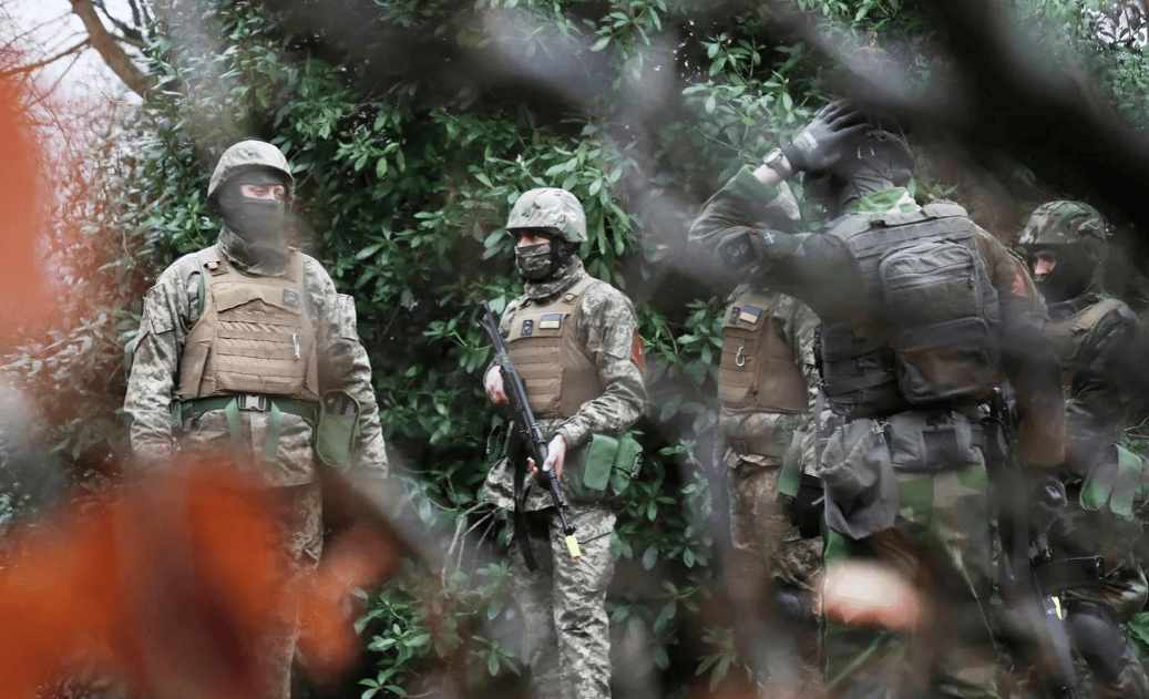 泽连斯基态度大转弯,乌克兰考虑放俄罗斯一马,解除制裁归还3000亿资产