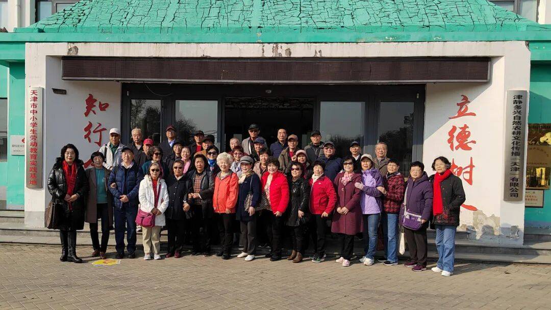 又是一年重阳日,情暖金秋映晚晴