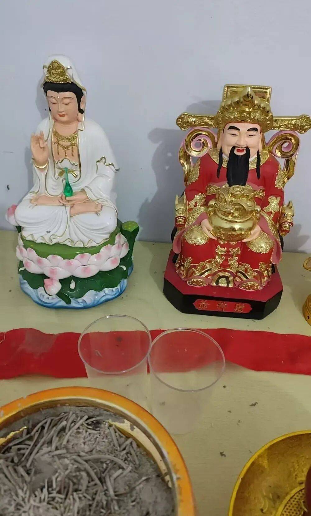 自称“昆仑童子”“玉皇大帝”“紫薇圣人”,敛财超500万、奸淫妇女10人!起底“天道鸿元”